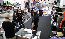Amateurs trying to steal at the pawnshop