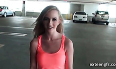 Blondie flashing peachy cunt gets masturbated